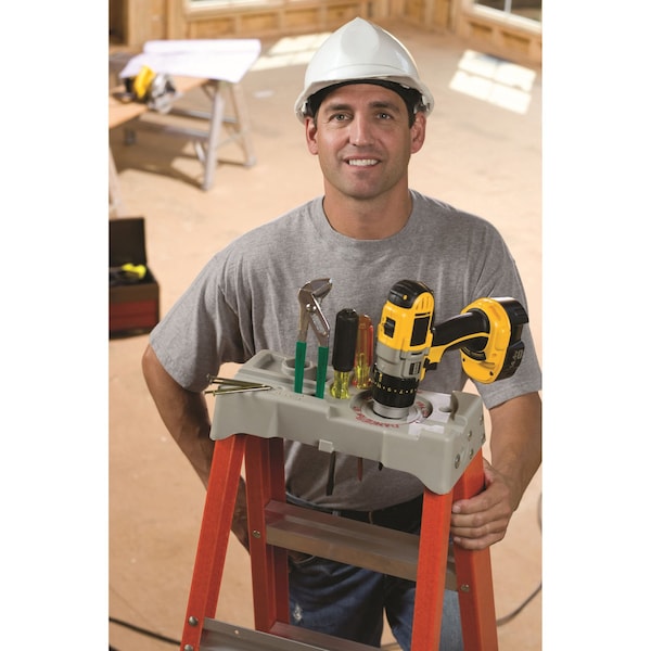 4 ft Fiberglass Stepladder