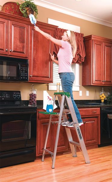 4 ft Aluminum Stepladder
